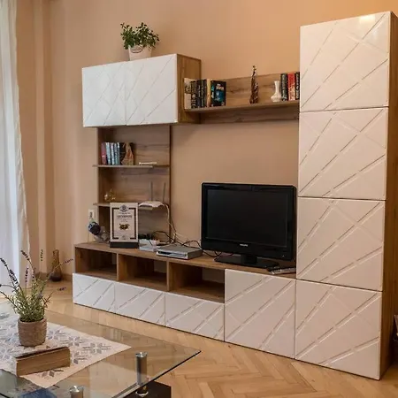 Marvelous Riverside Flat Apartment