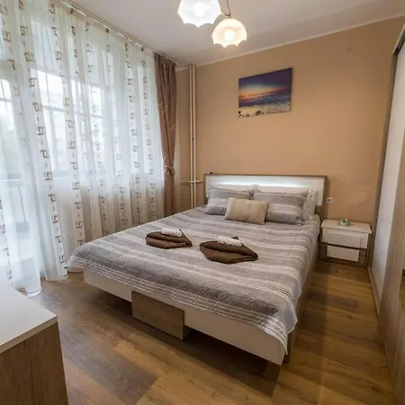 Marvelous Riverside Flat Apartment