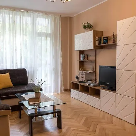 Marvelous Riverside Flat Apartment