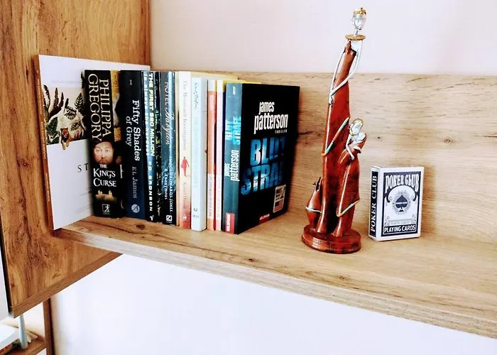 Marvelous Riverside Flat Ruse