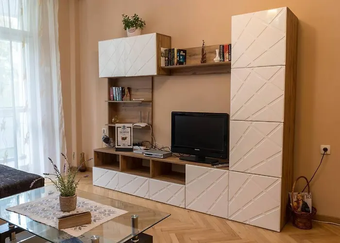 Marvelous Riverside Flat Apartment