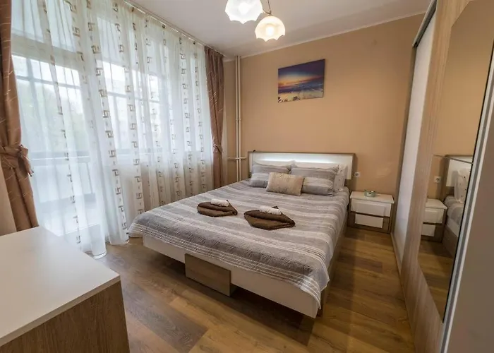 Marvelous Riverside Flat アパート